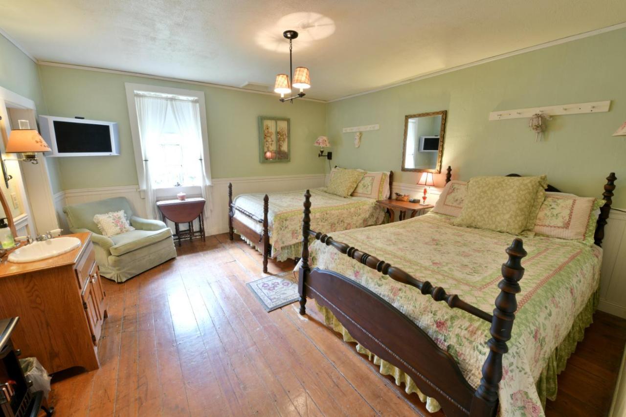 The Pines Of Dresden Bed & Breakfast Exterior photo