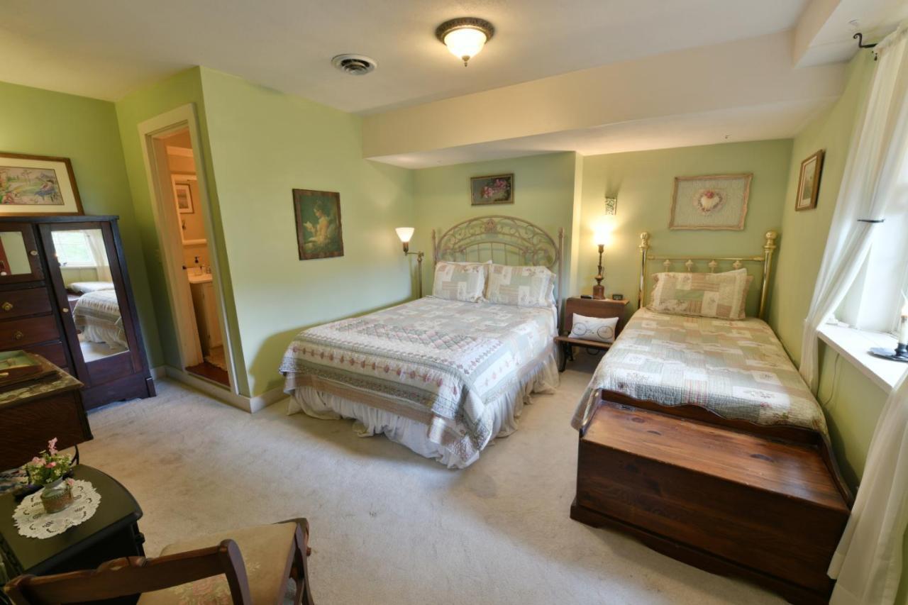 The Pines Of Dresden Bed & Breakfast Exterior photo