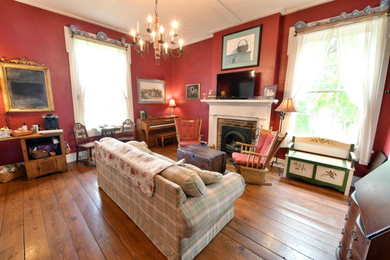 The Pines Of Dresden Bed & Breakfast Exterior photo