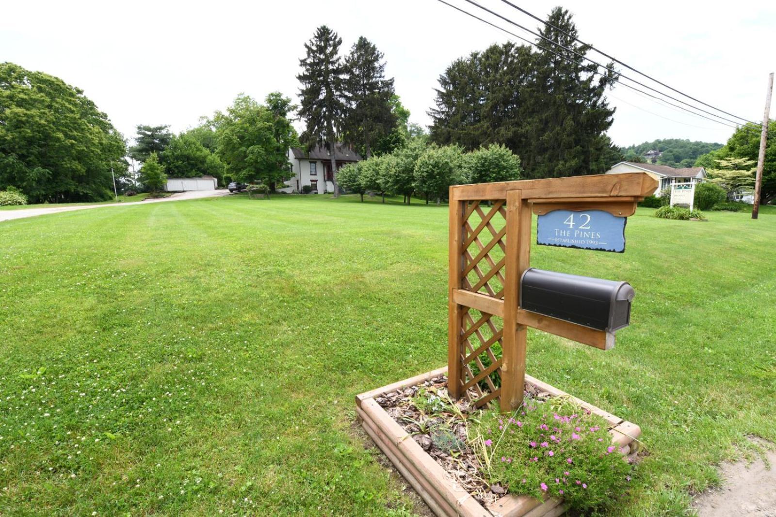 The Pines Of Dresden Bed & Breakfast Exterior photo