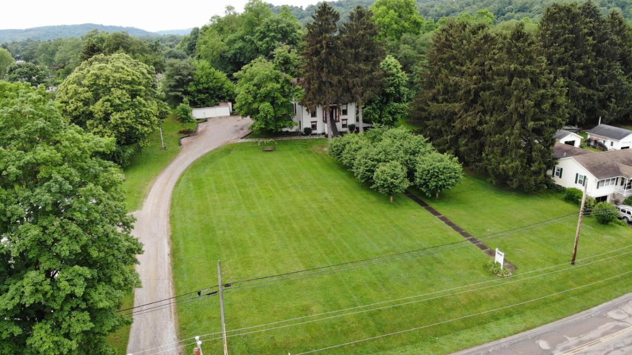 The Pines Of Dresden Bed & Breakfast Exterior photo