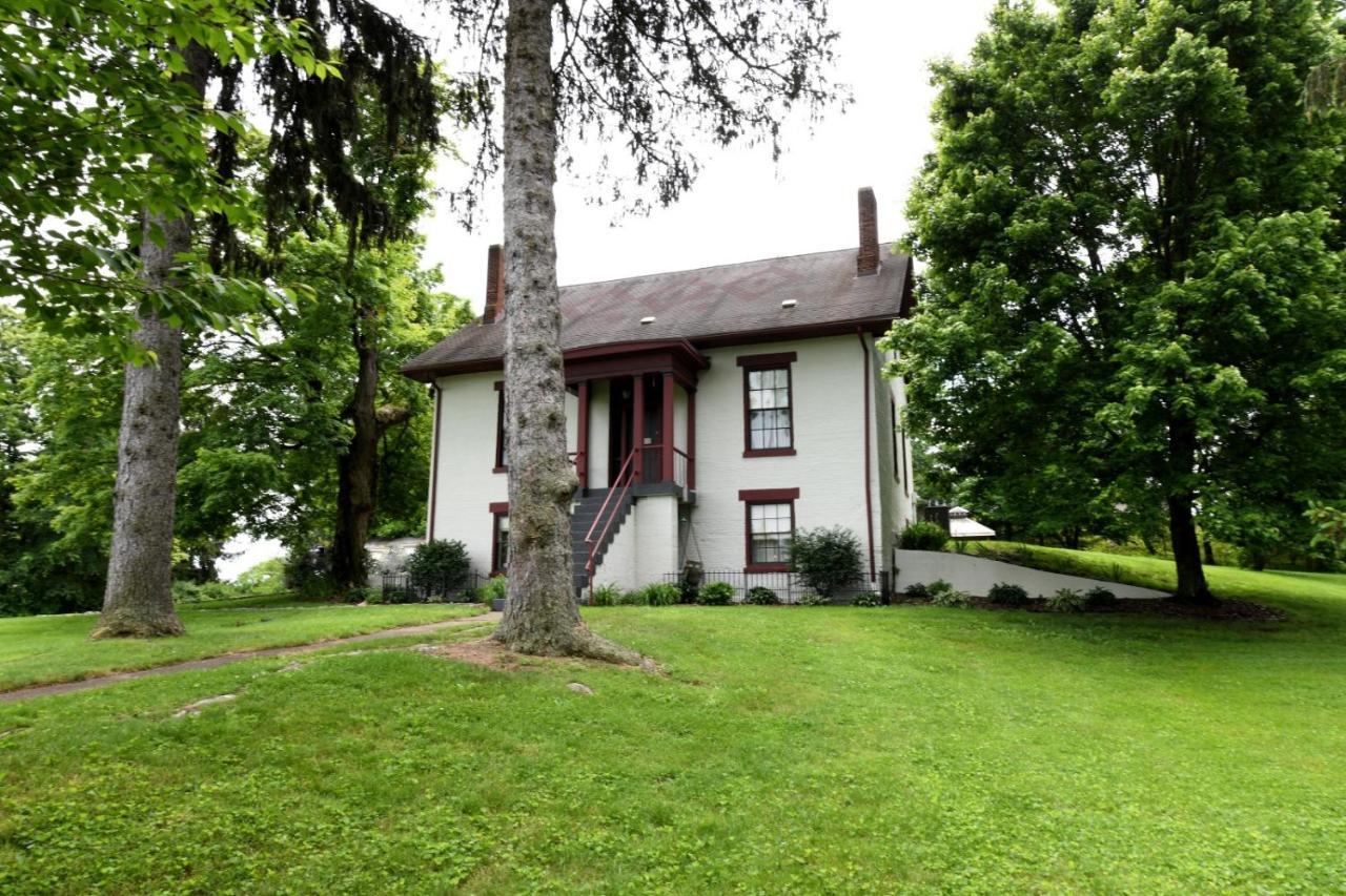 The Pines Of Dresden Bed & Breakfast Exterior photo