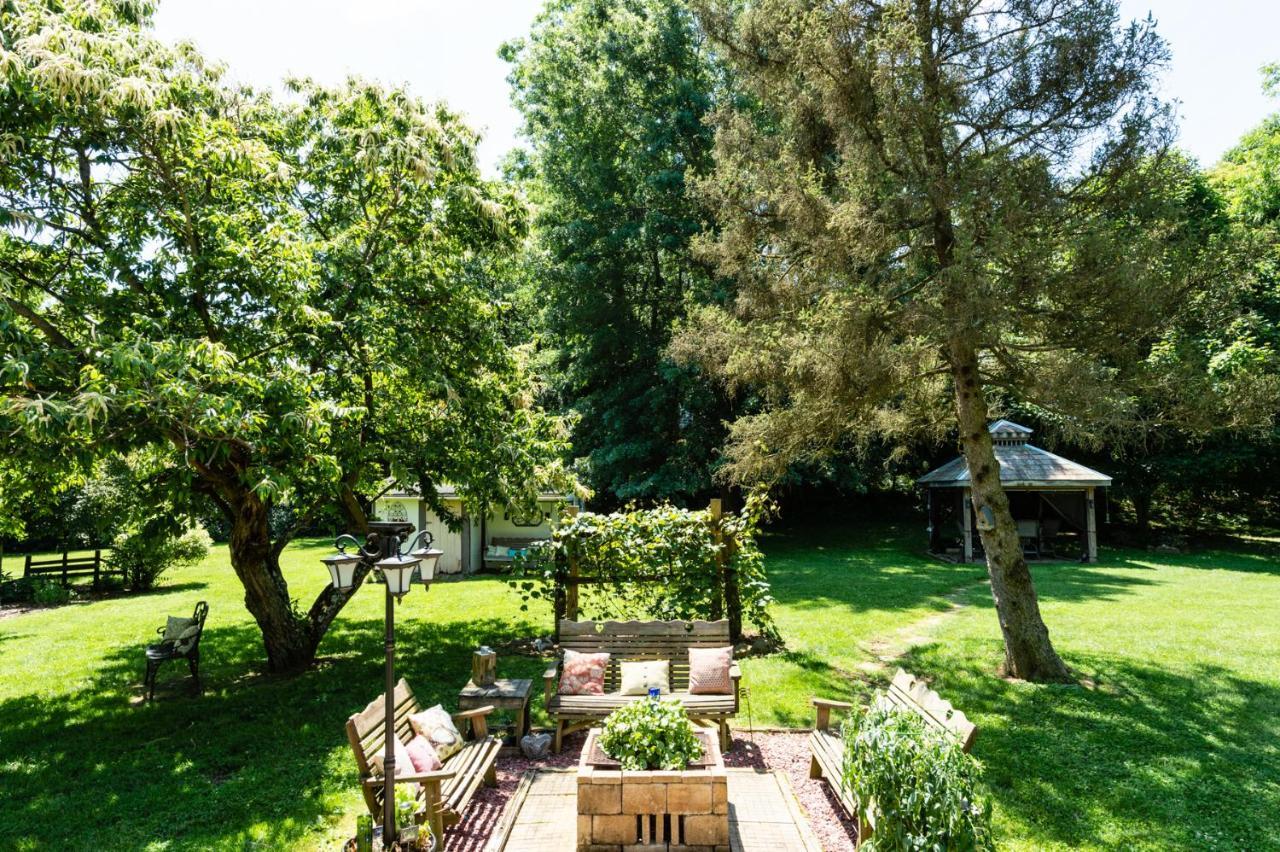 The Pines Of Dresden Bed & Breakfast Exterior photo