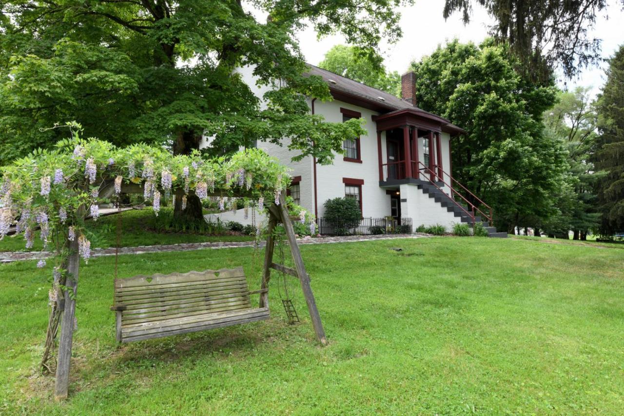 The Pines Of Dresden Bed & Breakfast Exterior photo
