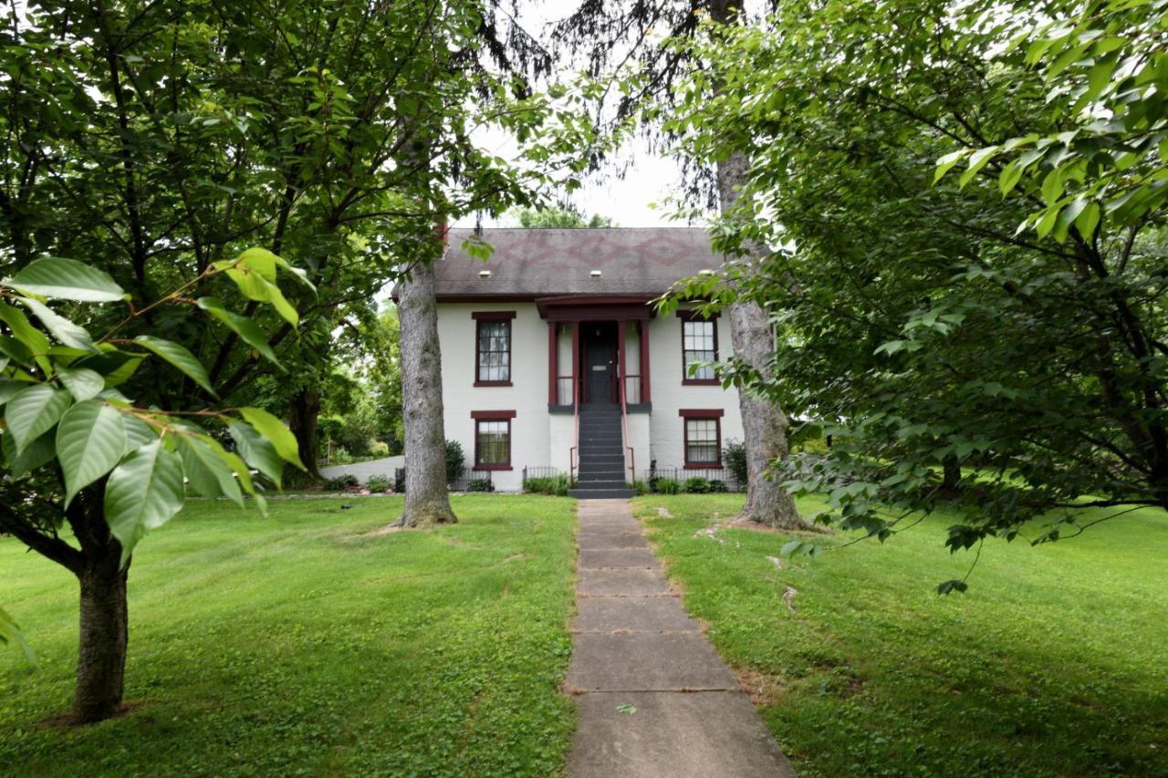 The Pines Of Dresden Bed & Breakfast Exterior photo