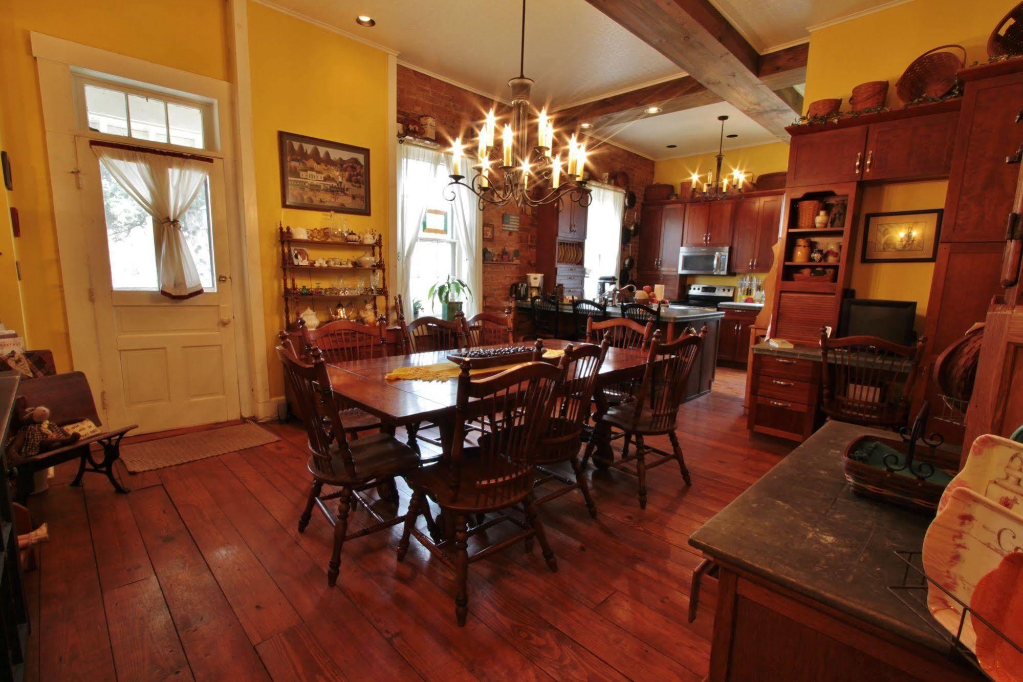 The Pines Of Dresden Bed & Breakfast Exterior photo