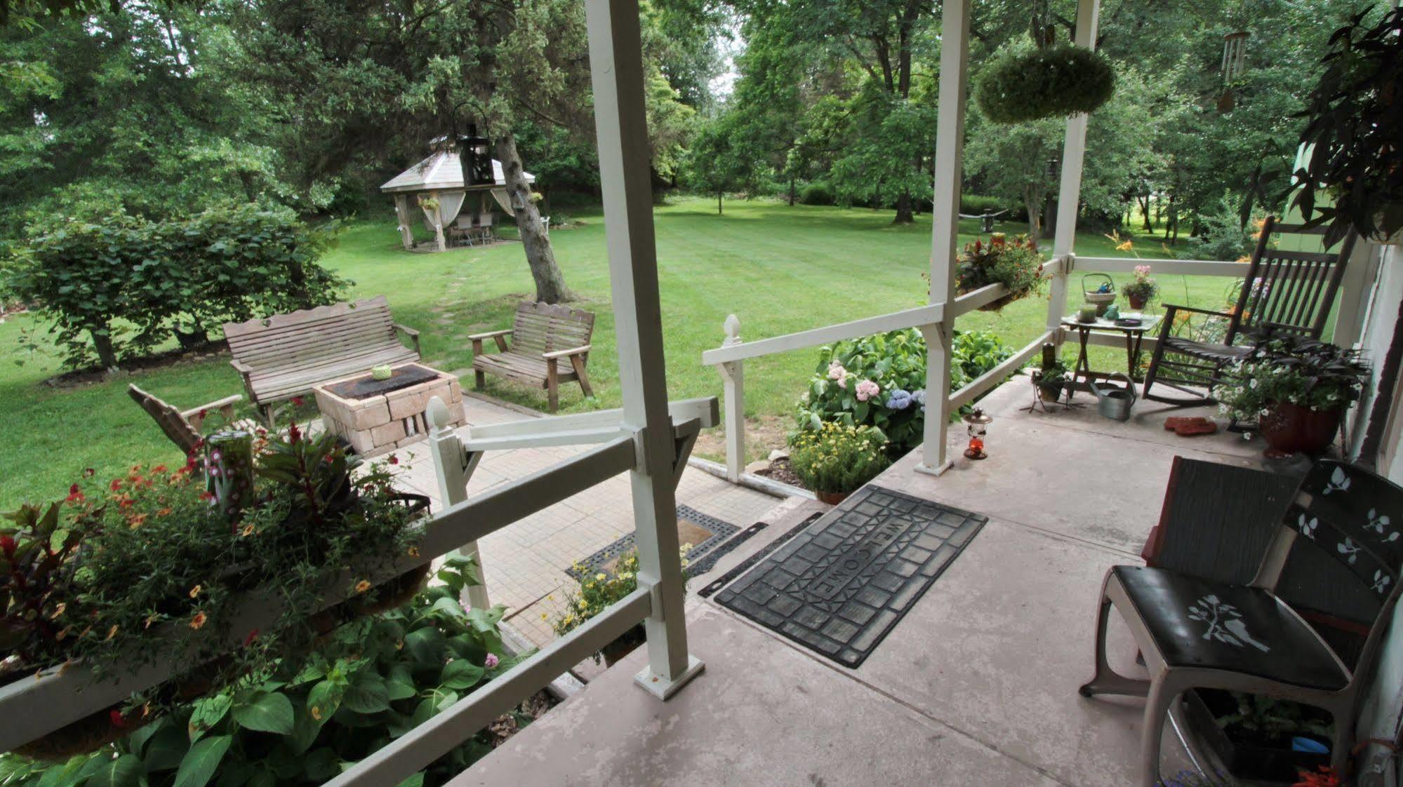 The Pines Of Dresden Bed & Breakfast Exterior photo