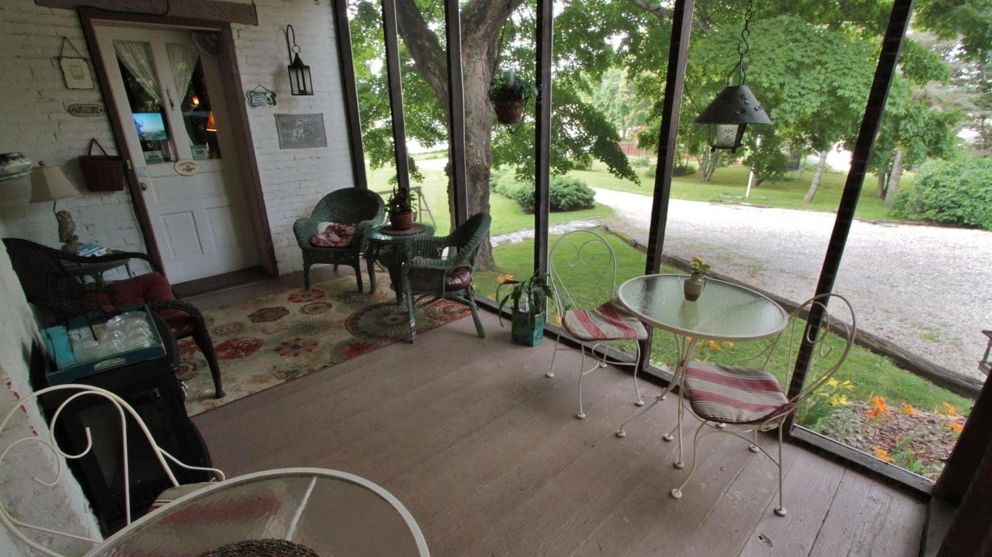 The Pines Of Dresden Bed & Breakfast Exterior photo