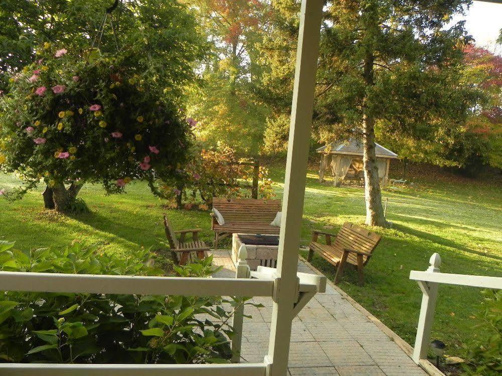 The Pines Of Dresden Bed & Breakfast Exterior photo